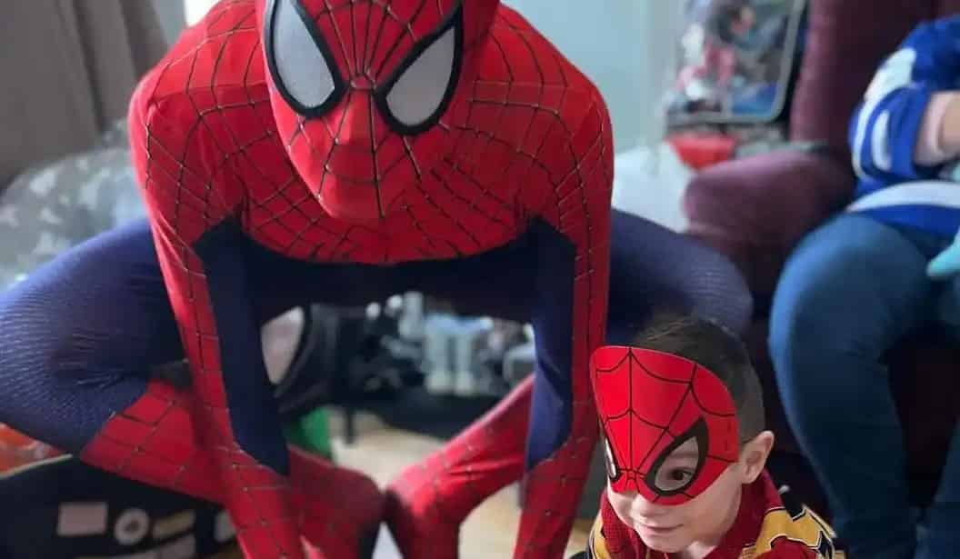 Spider-Fan Entertainer
