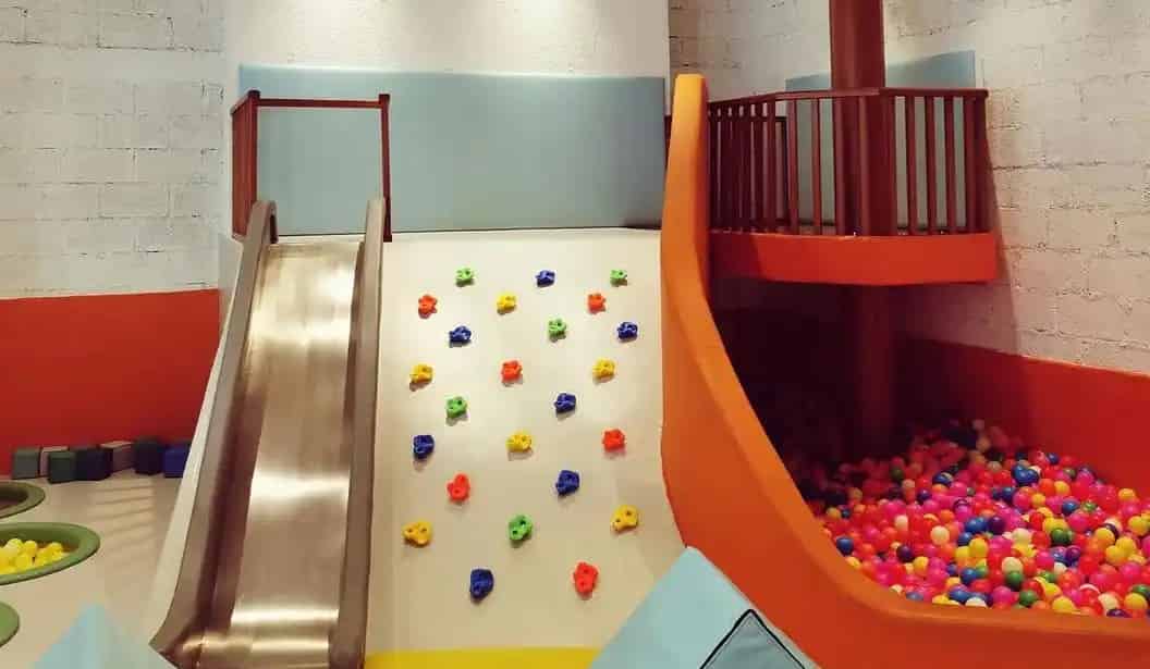 أدفنتشر باركس + مقهى
