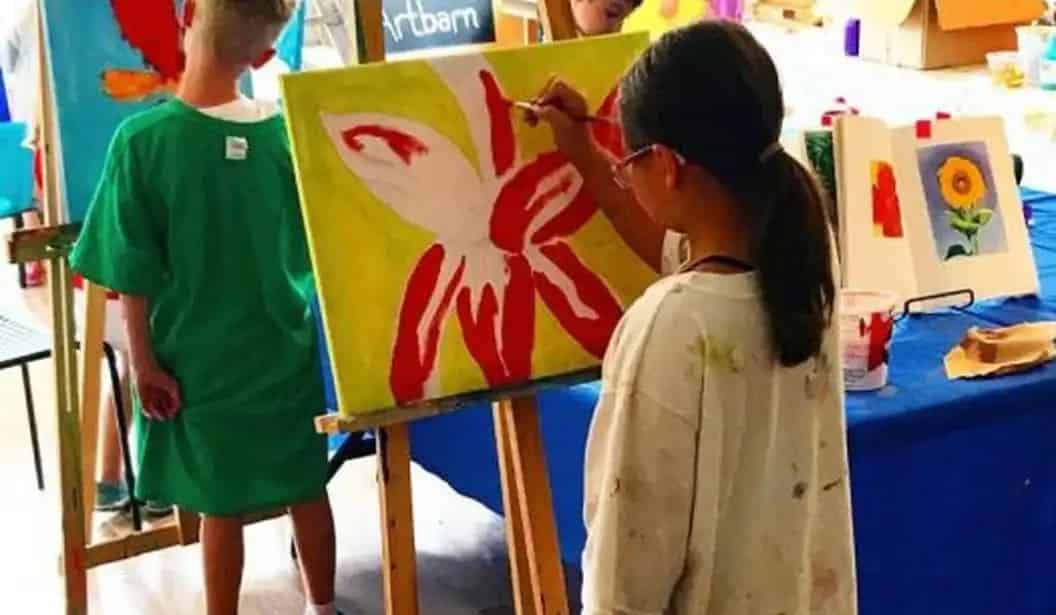 Art Classes and Birthday Parties at Artbarn School